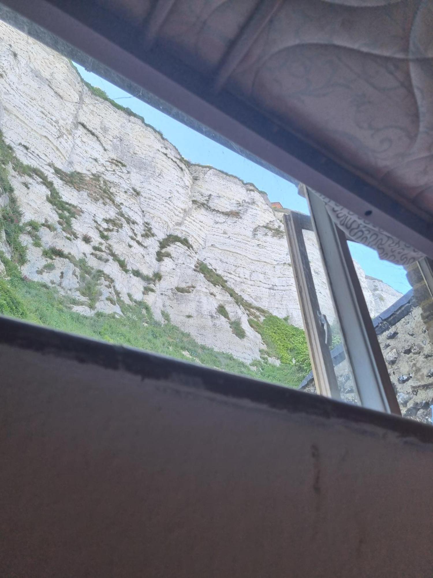 First And Last Youth Hostel Дувър Екстериор снимка